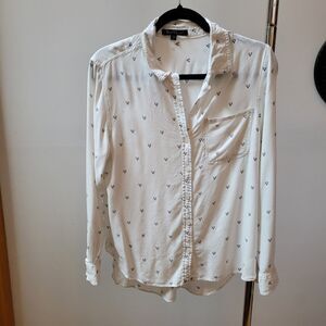 Velvet Heart Long Adj Sleeve  Size L white w/ small hearts One Pocket Button Up